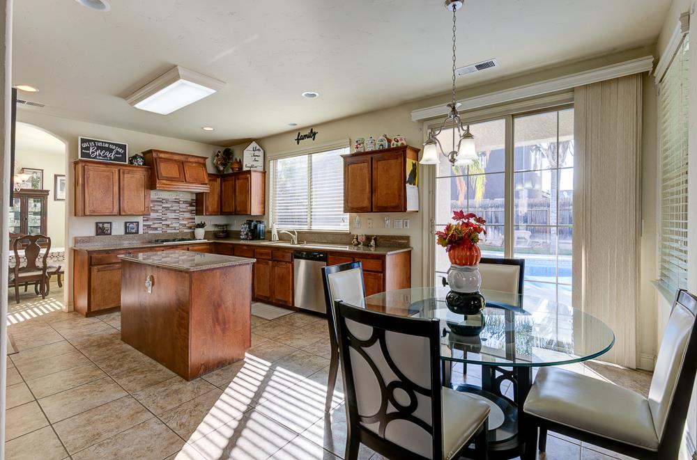 5884 E Florence Ave, Fresno, CA 93727