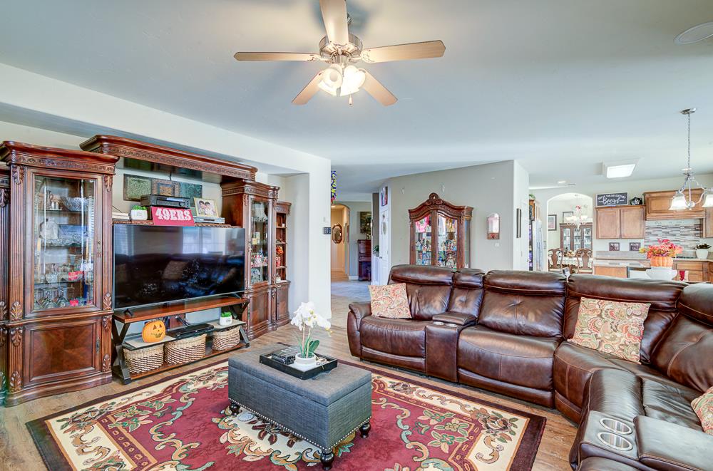 5884 E Florence Ave, Fresno, CA 93727