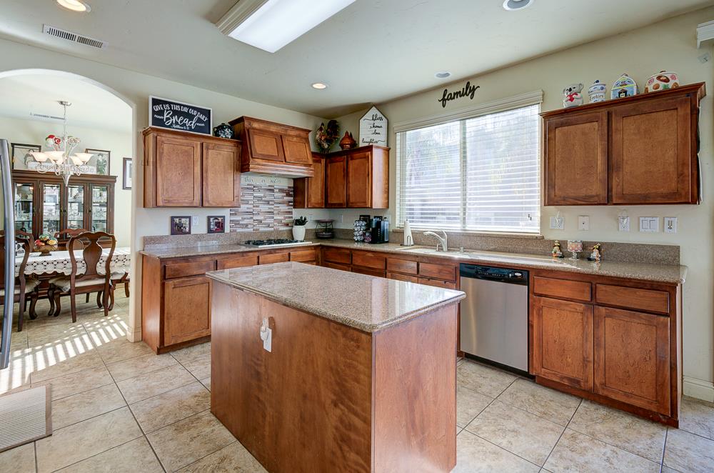 5884 E Florence Ave, Fresno, CA 93727