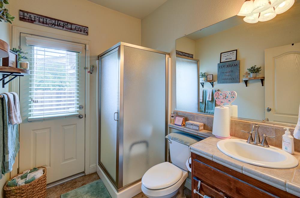 5884 E Florence Ave, Fresno, CA 93727